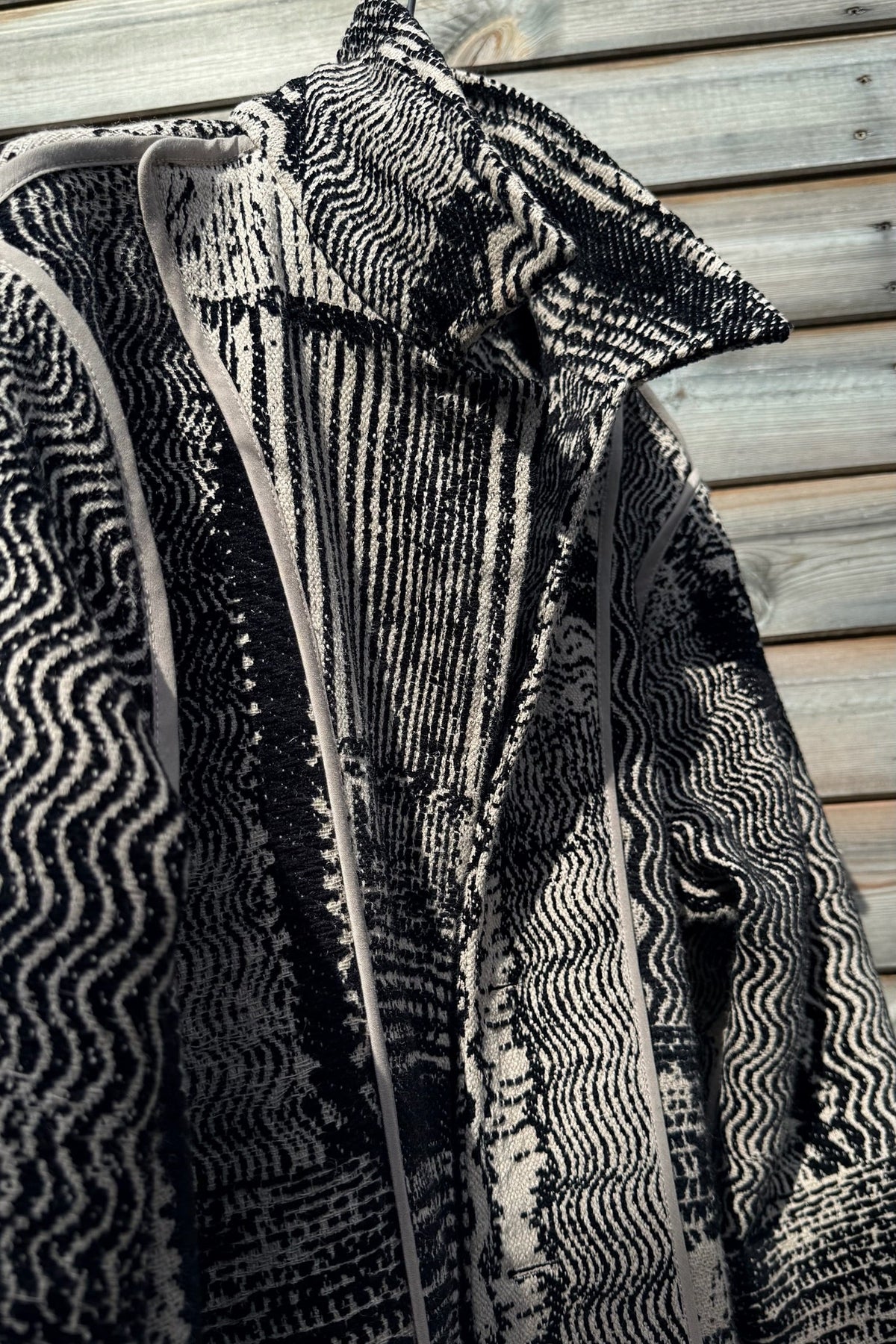 Altrove Frequency Raven Jacket