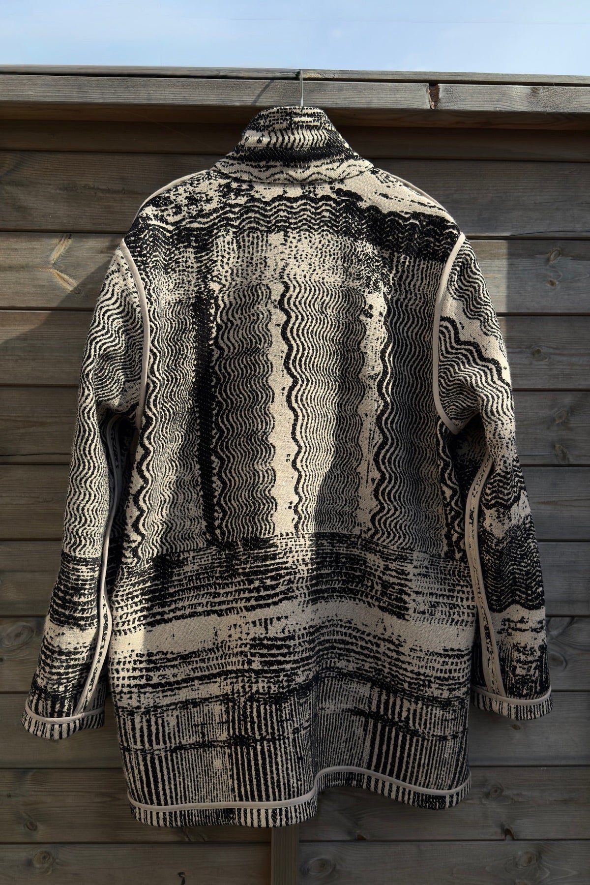 Altrove Frequency Raven Jacket
