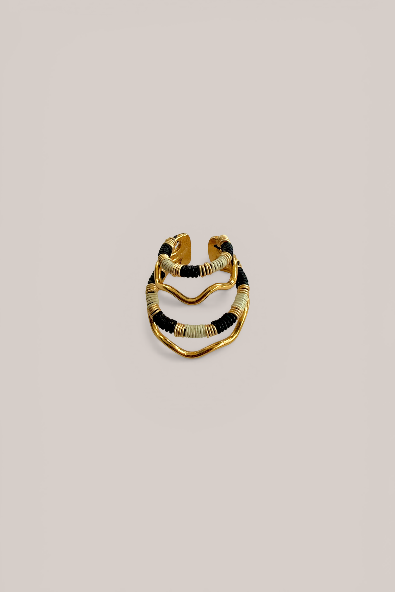 Earcuff Waves Black and Cream