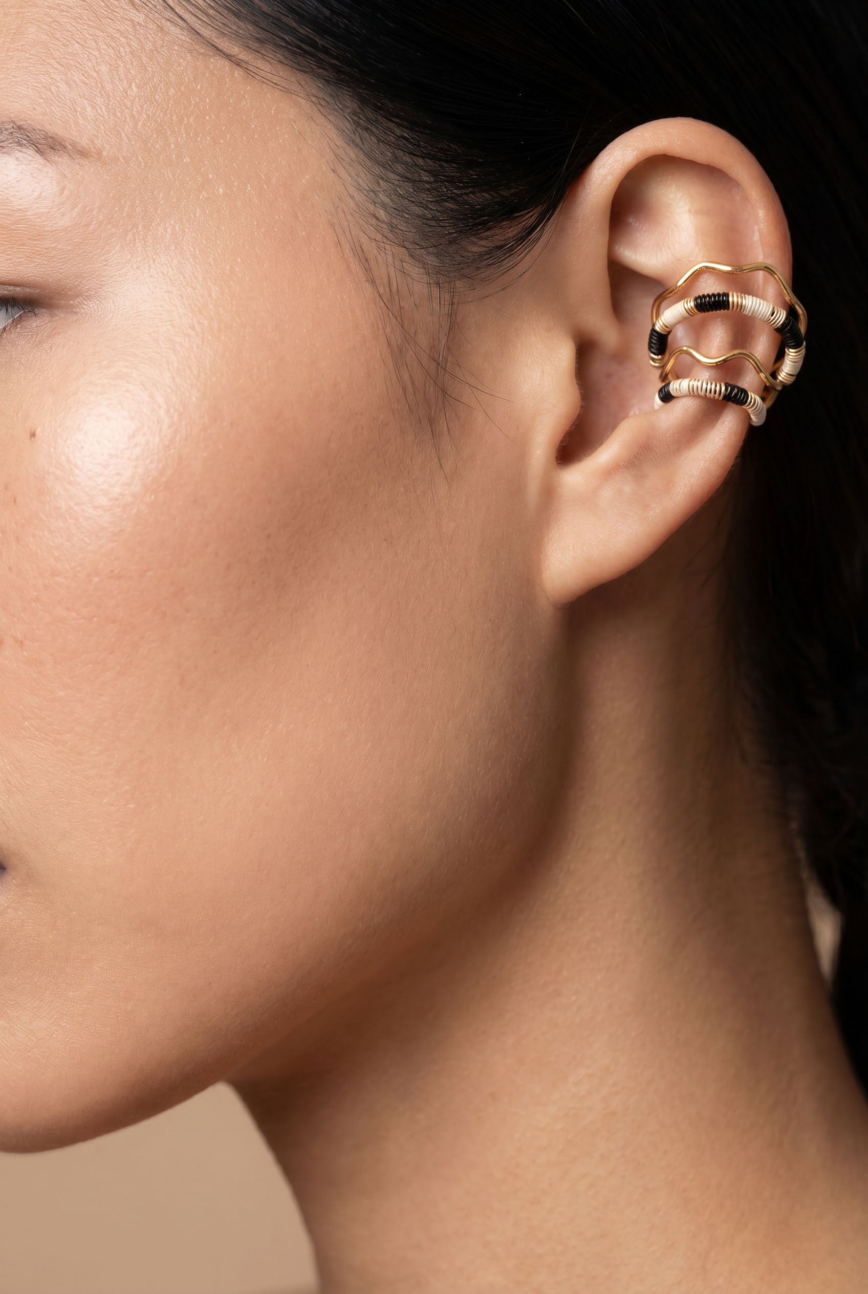 Earcuff Waves Black and Cream