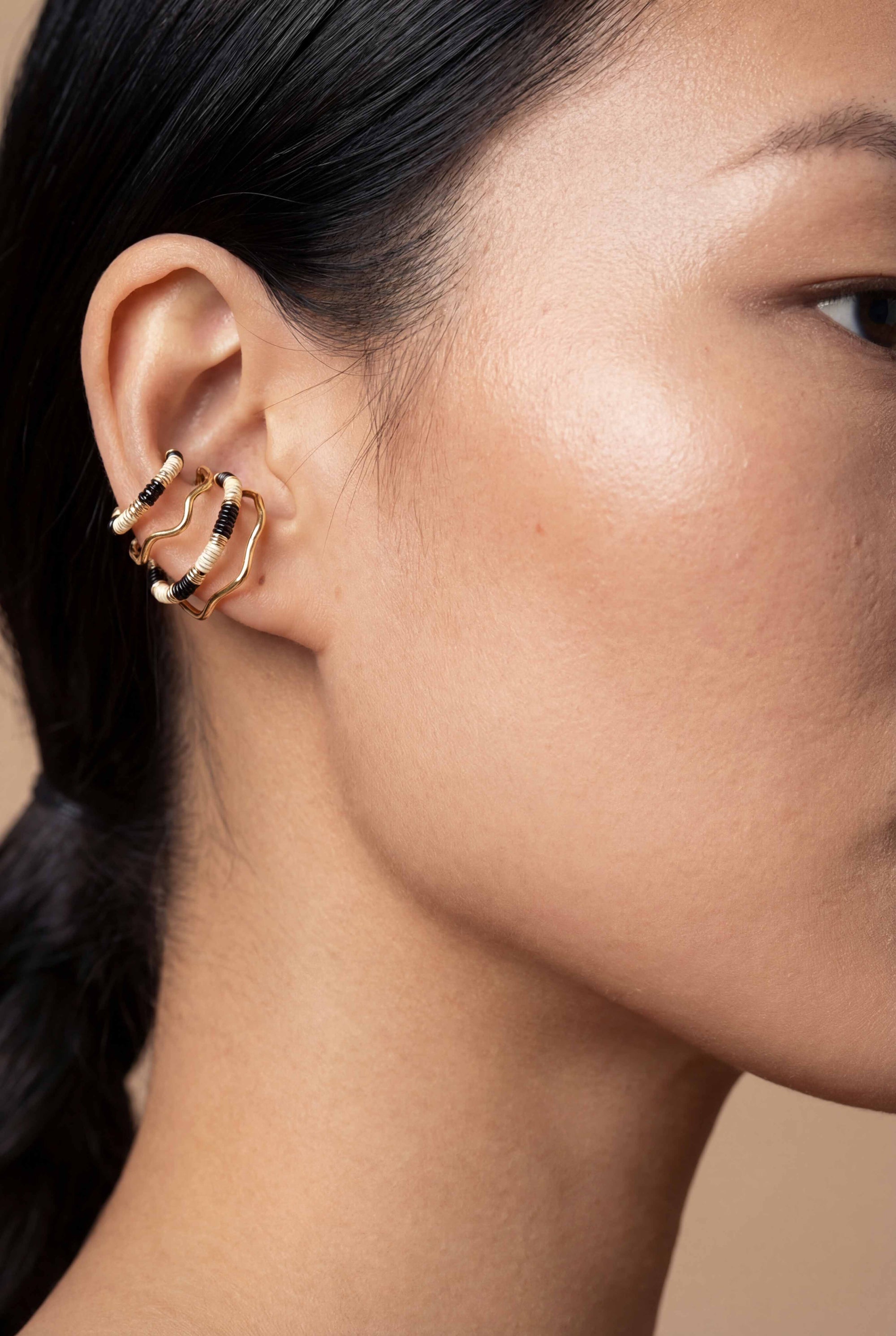 Earcuff Waves Black and Cream
