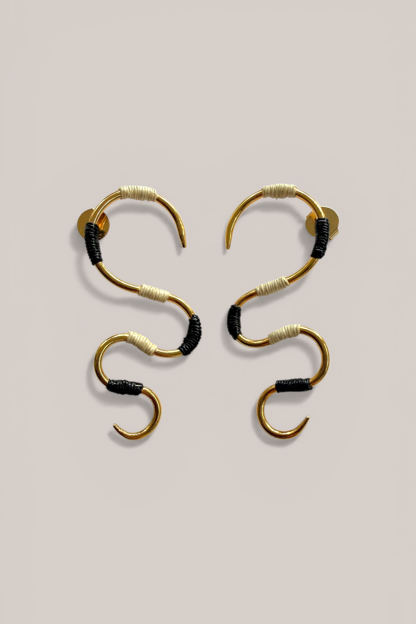 Serpentine Earrings Black and Cream