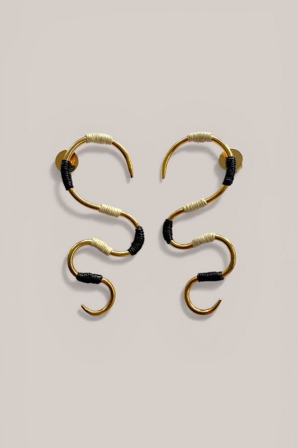 Serpentine Earrings Black and Cream