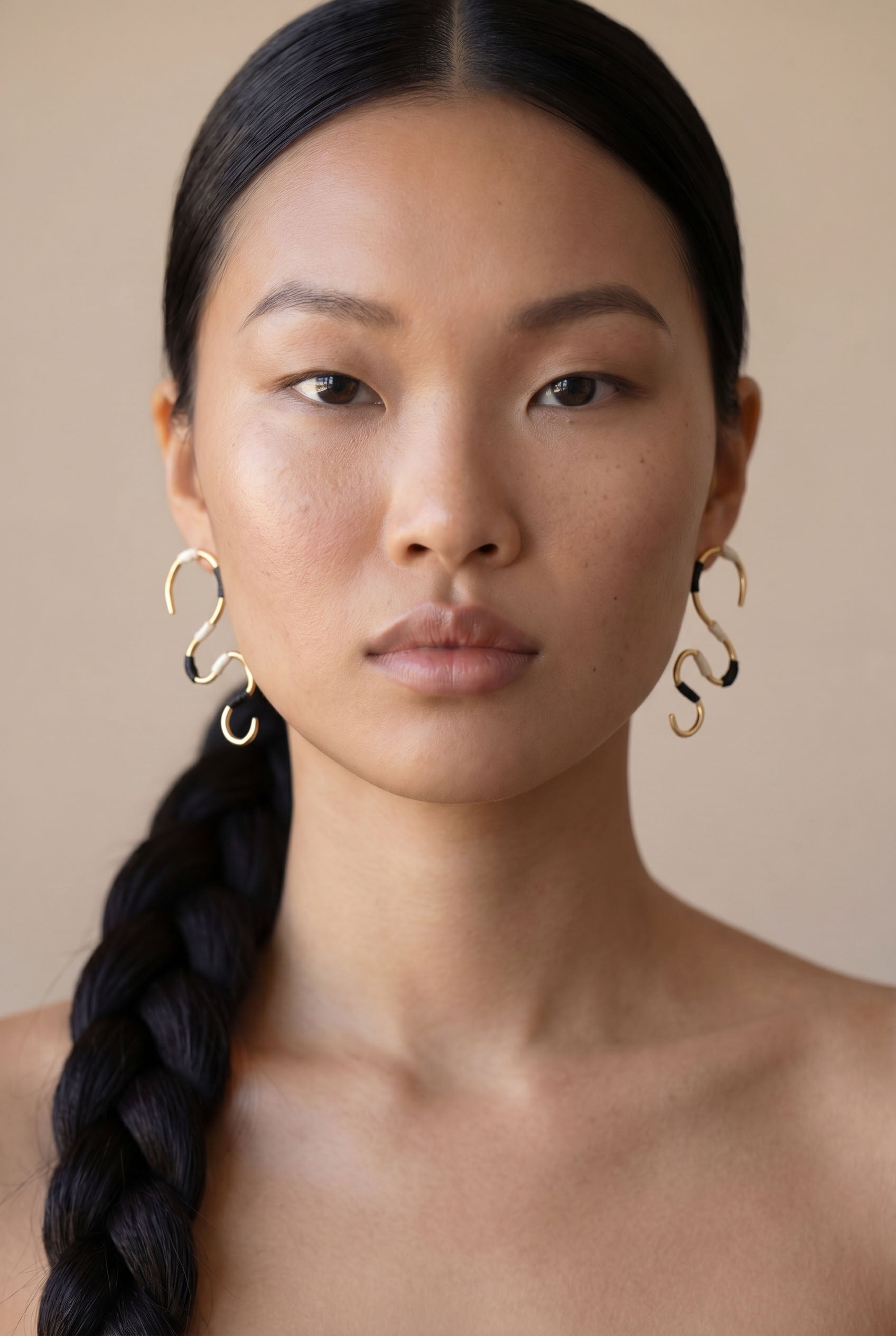 Serpentine Earrings Black and Cream