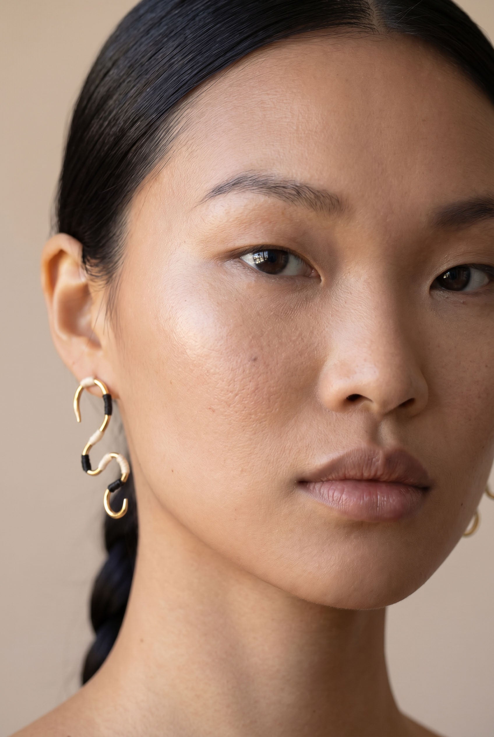 Serpentine Earrings Black and Cream