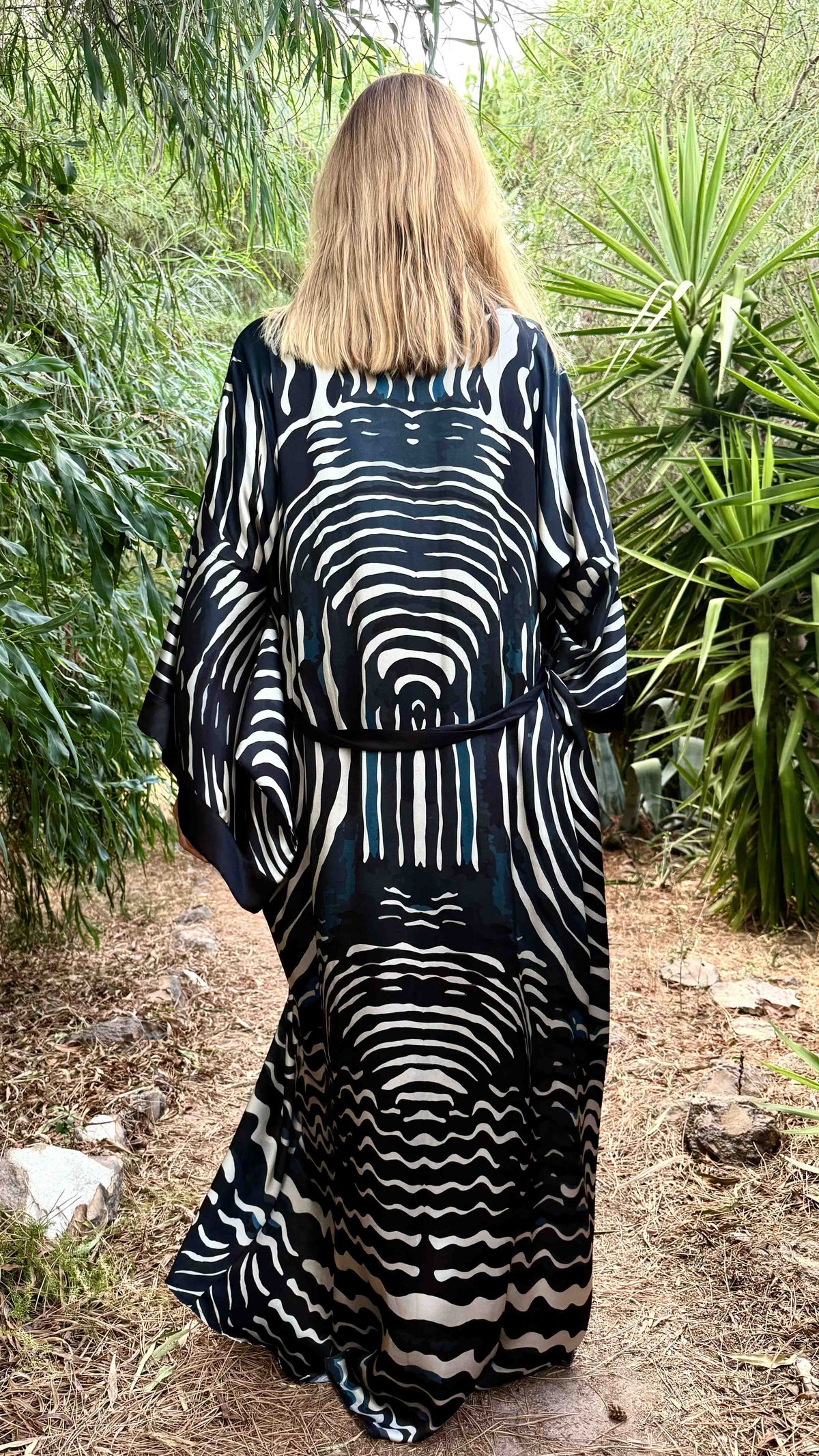 Umi Blue Fans long silk kimono with belt, back view